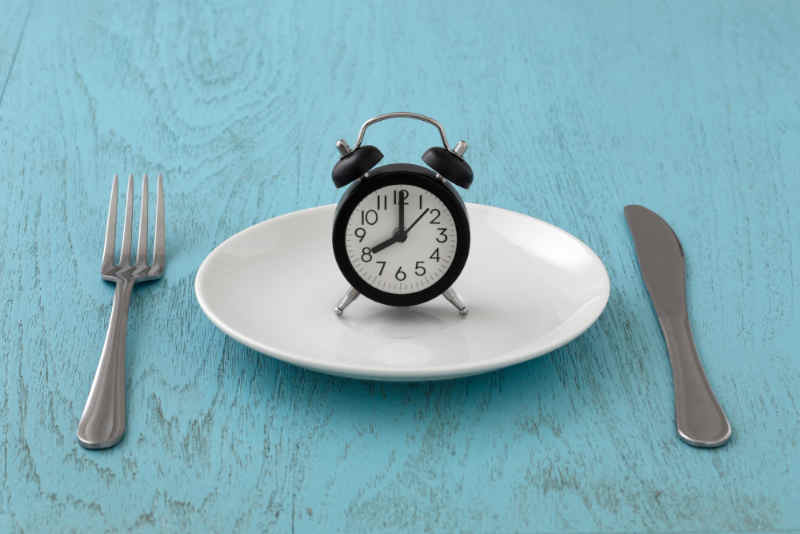 Ayurveda & Intermittent Fasting: When Is the Right Time to Eat Or Not?